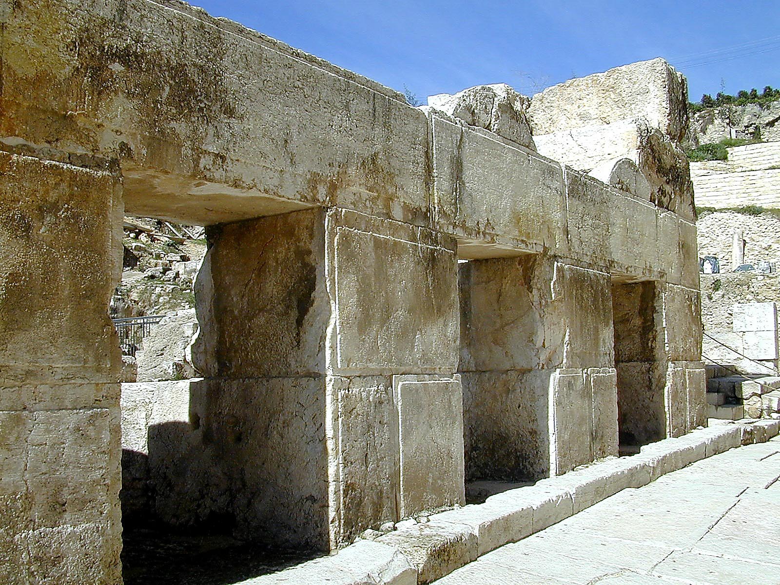 C:\PLBL\03 Jerusalem\Southern Temple Mount Excavations\Shops underneath staircase of Robinson's Arch, tb020101216.jpg