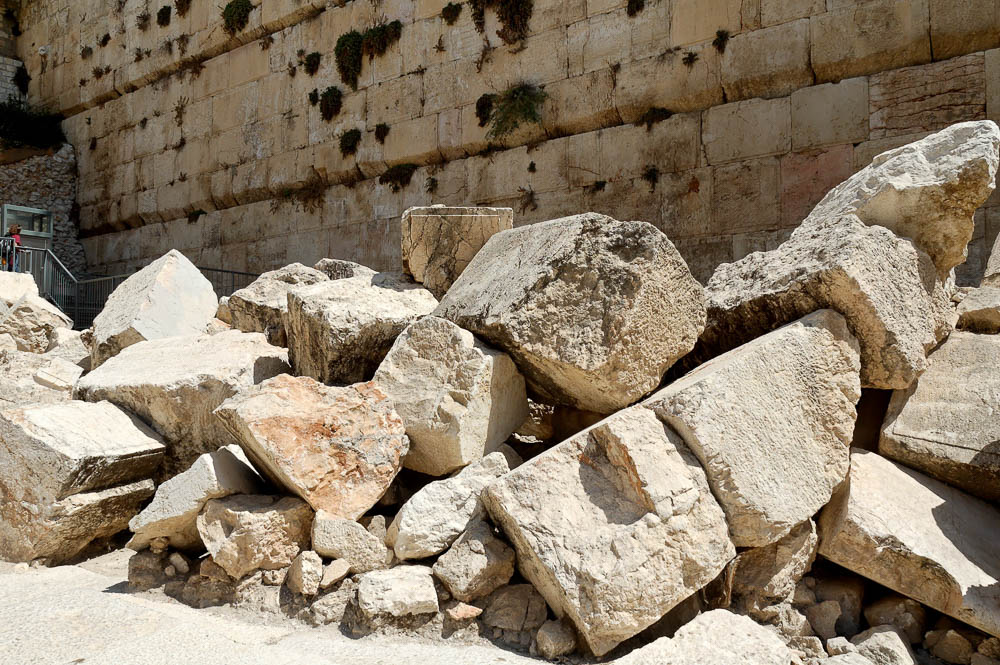 C:\Users\Public\_Bethany\john2plus\Fallen stones from Temple Mount destruction, tb090705034.jpg